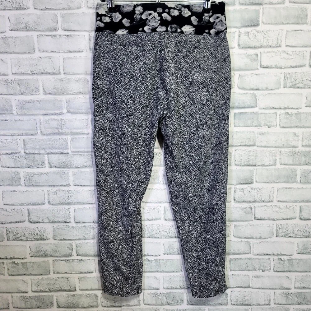 Lululemon Womens 6 Departure Pant Plush Petal Black‎ Floral Cropped Casual Pants
